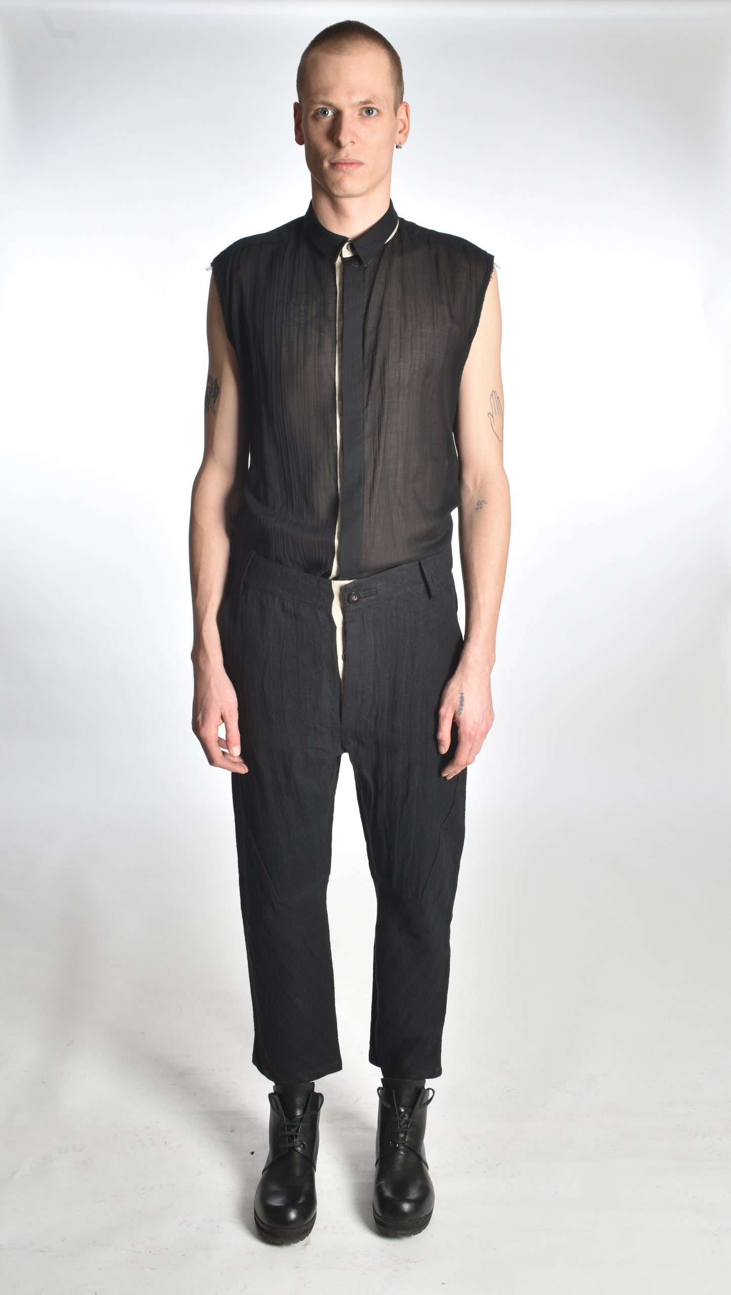 SH08B - Sleeveless Concealed Shirt (last one size 50)